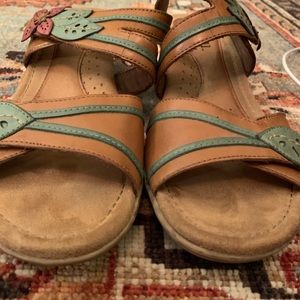 Cobb hill brown,teal and pink flower sandal wedges